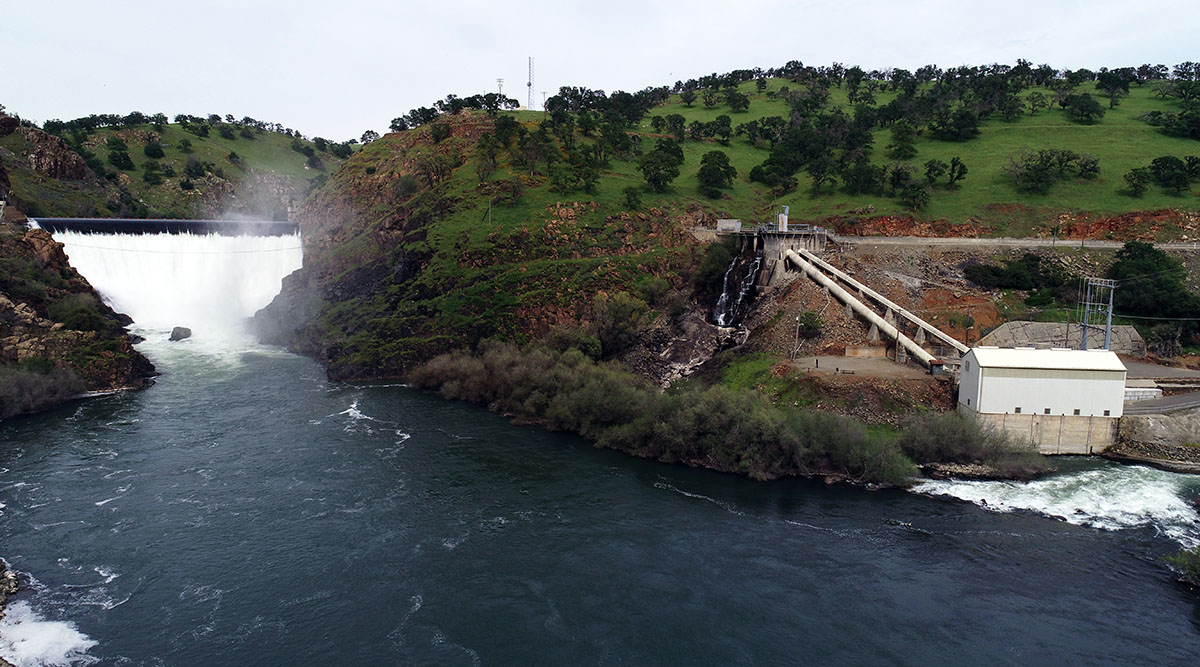 La Grange Dam overpour and powerhouse